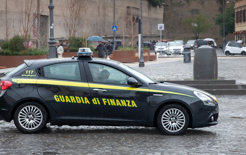 Românul din Italia care a continuat să profeseze ilegal ca notar în ciuda interdicției a fost arestat preventiv