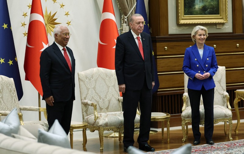 Ursula von der Leyen și Antonio Costa au primit arme de lux de la Recep Tayyip Erdogan. Cine sunt liderii care și-au lăsat pistoalele în Turcia