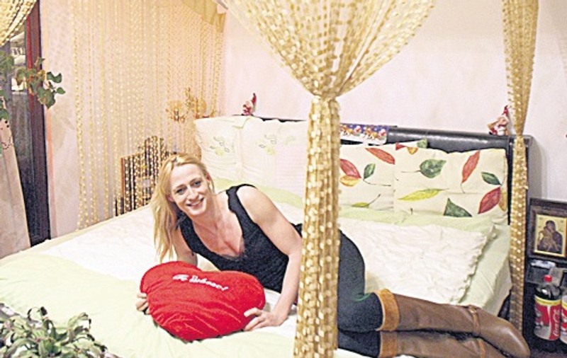 Camelia Potec, singură sub baldachin