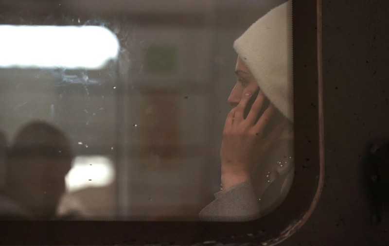 „Dacă se întâmplă ceva cu familia mea, eu de ce să mai trăiesc?”. Mărturiile femeilor care se întorc în orașele lor bombardate, în ciuda pericolului