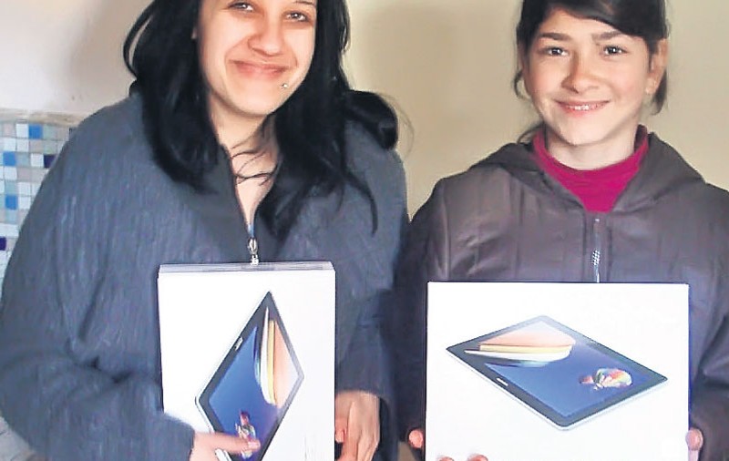 Rămasă fără darul vorbirii, Nicoleta îşi desenează dorul de mamă