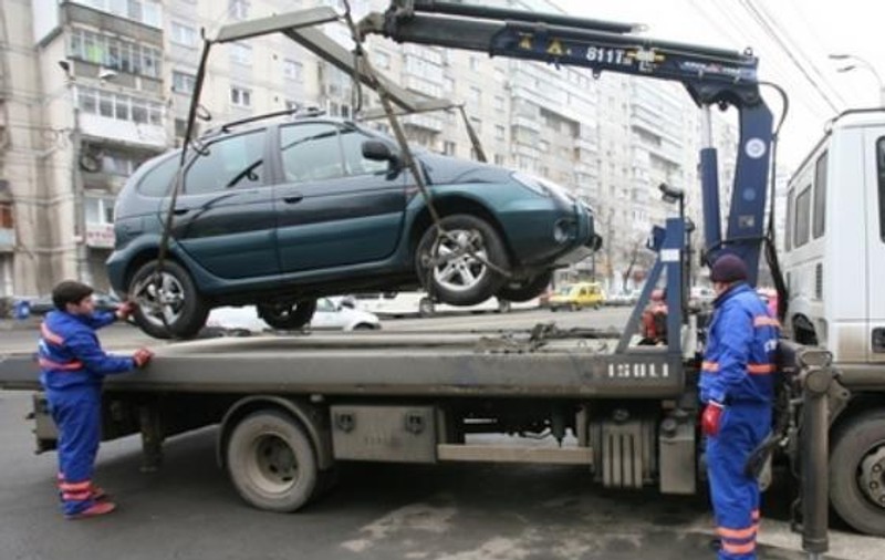 Primăria sectorului 3 va ridica mașinile parcate neregulamentar. Pentru a le recupera, șoferii vor trebui să plătească o taxă și să achite o amendă