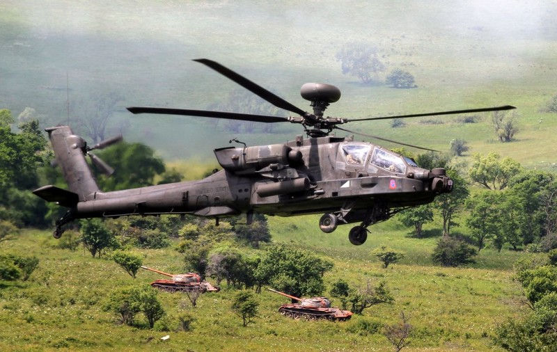 Elicopter militar prăbușit în California. Două persoane și-au pierdut viața