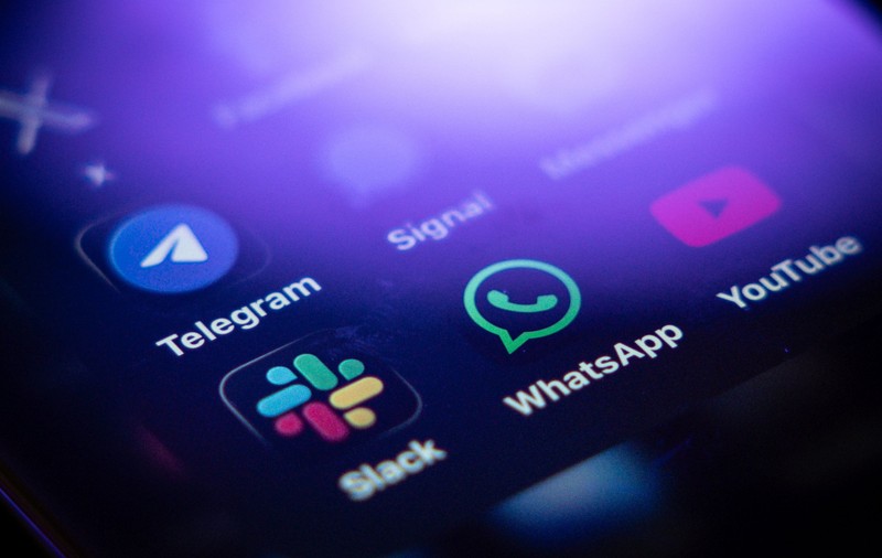 Cum funcționează „schema de 733 de dolari” pe WhatsApp și ce trebuie să faci ca să nu cazi în plasa escrocilor