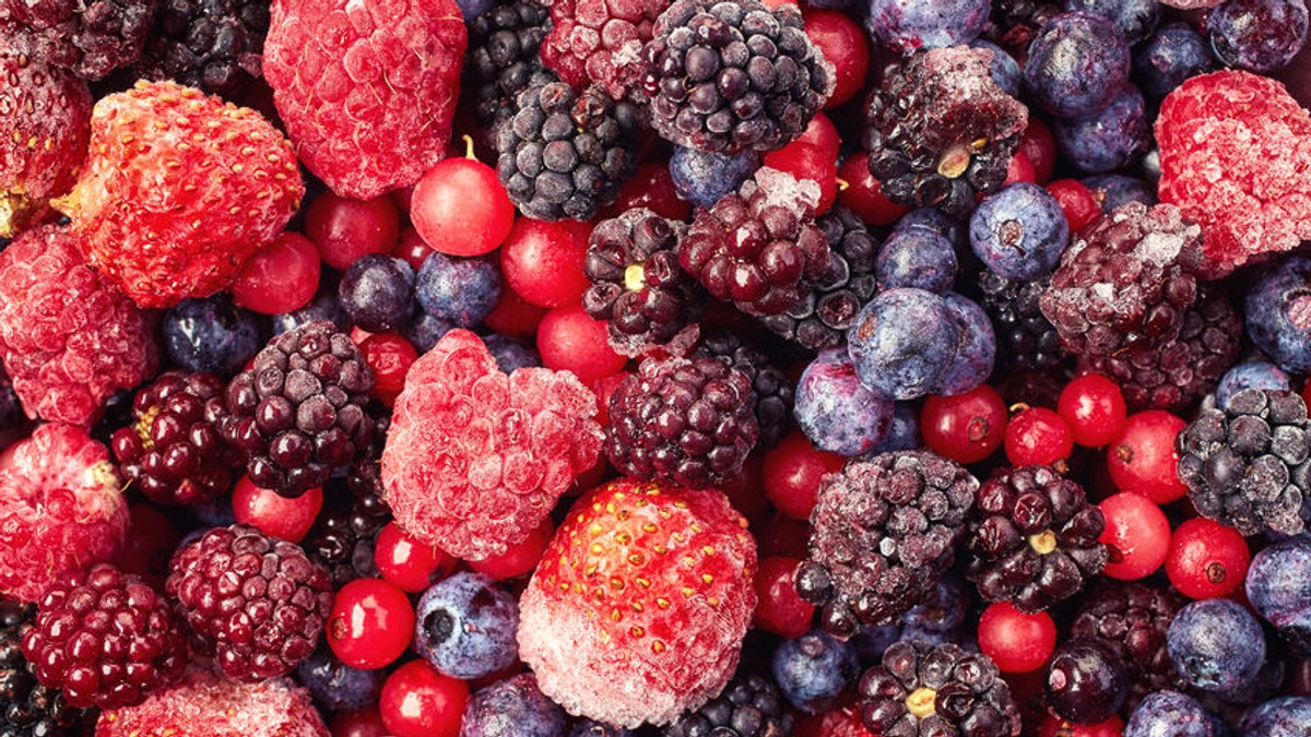 Fructe congelate - platou cu fructe de pădure congelate