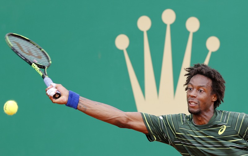 Monfils face senzație la Monte Carlo. Joacă cu spatele la fileu și elimină favoriții / VIDEO