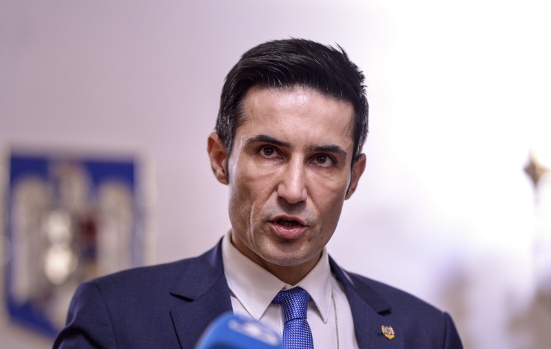 Claudiu Manda, mesaj către Ponta: ”Lumea urăște trădătorii ca tine. Dacă nu crezi, deschide frigiderul”