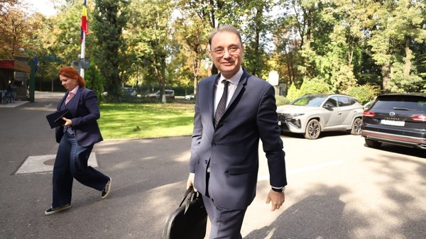 Luca Niculescu este optimist după discuțiile cu PSD, PNL și USR. Foto: Dumitru Angelescu / Libertatea