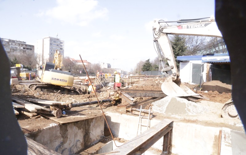 Șantierele, stropite cu alge marine, să nu mai facă praf