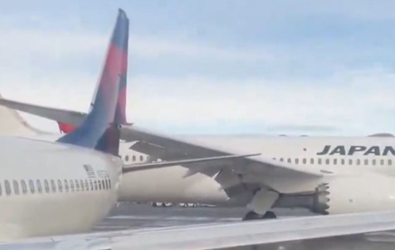 Un avion Delta Airlines s-a ciocnit la sol cu o aeronavă Japan Airlines, pe o rampă de lansare a Aeroportului Seattle 