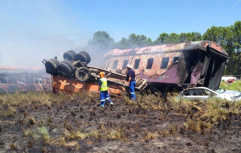 Accident feroviar în Africa de Sud. 18 morți și 268 de răniți în urma coliziunii