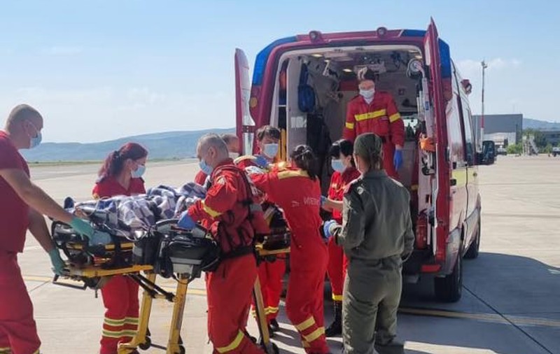 Un tânăr de 26 de ani cu arsuri grave, în urma exploziei unei butelii, transferat la Viena cu o aeronavă militară