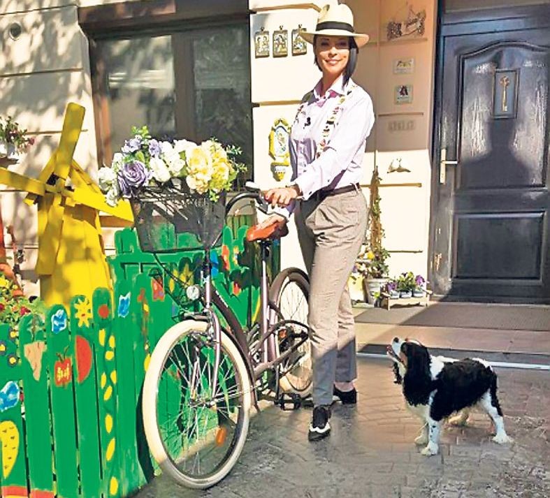 Iar ea este Lady, cățelușa familiei