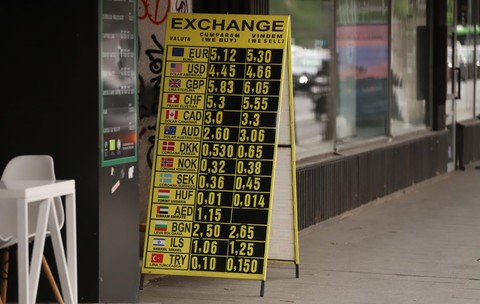 Cel mai slab leu din istorie: euro ajunge la 5,1417 lei. Urmează scumpiri la mâncare și chirii mai mari