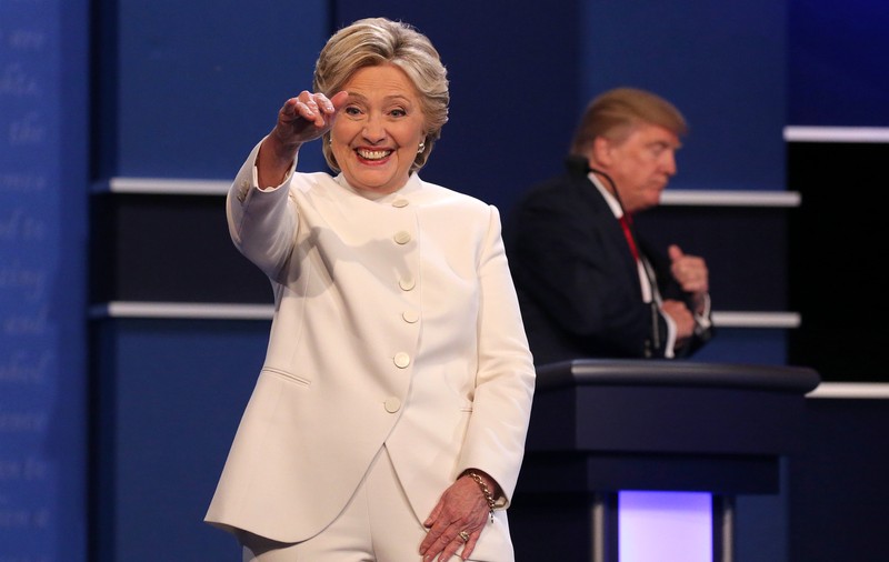 Hillary Clinton va lansa o carte în care vorbeşte despre alegerile prezidenţiale din 2016