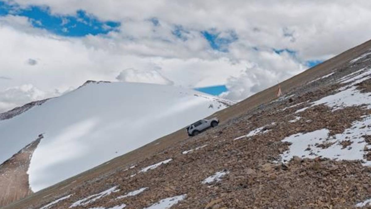 Freelander 8 în timpul ascensiunii în care a stabilit recordul mondial de altitudine pentru un automobil hibrid. Sursă foto: Chery Automobile Co., Ltd. / GlobeNewswire