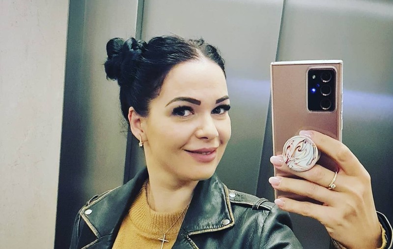 Deea Maxer a fost criticată pentru felul în care arată și numită „mamă grasă”. Cum s-a transformat artista după ce a slăbit. „Sunt pe drumul cel bun”