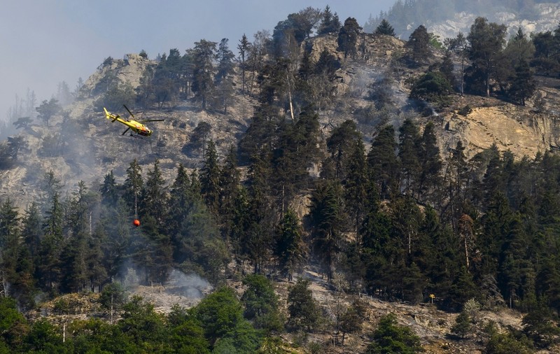 Guvernul elvețian a decis închiderea spațiului aerian deasupra zonei incendiilor forestiere