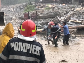 Imagini ISU Argeș din timpul intervenției