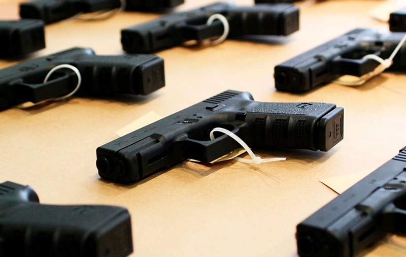 Posesorii de arme nu şi-au vizat permisele