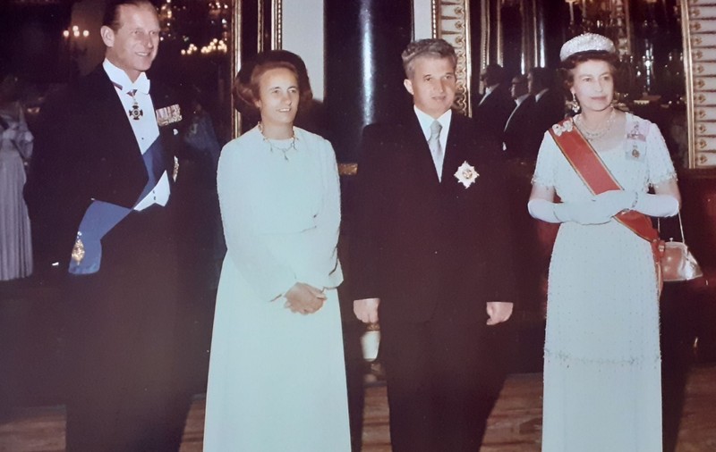 Cum au fost primiți soții Elena și Nicolae de regina Elisabeta a II-a a Marii Britanii. Fotografii de acum 43 de ani publicate de Arhivele Naționale