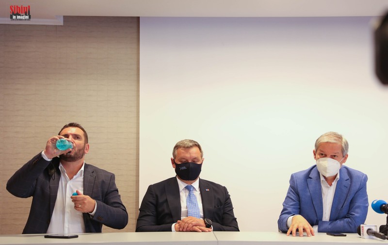 Ministrul cercetării își cere scuze după ce a adormit la o conferință, la Sibiu: „Rezultatul tracasării din ultimele luni”