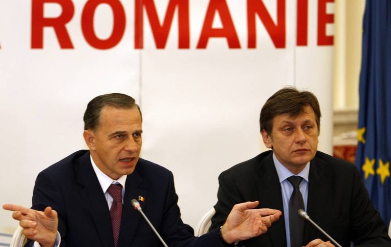 Mircea Geoană ÎL IA PESTE PICIOR pe Crin Antonescu: „Nu e prea târziu să înveţe asta”
