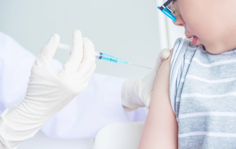 În România peste 3.000 de copii de 5-11 ani sunt programați la vaccinare. Cum merge imunizarea acestei categorii de vârstă în alte țări