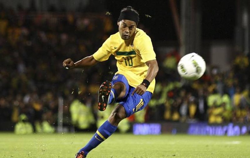 VIDEO DE SENZAŢIE / Imagini incredibile cu Ronaldinho, ”brazilianul zburător”!