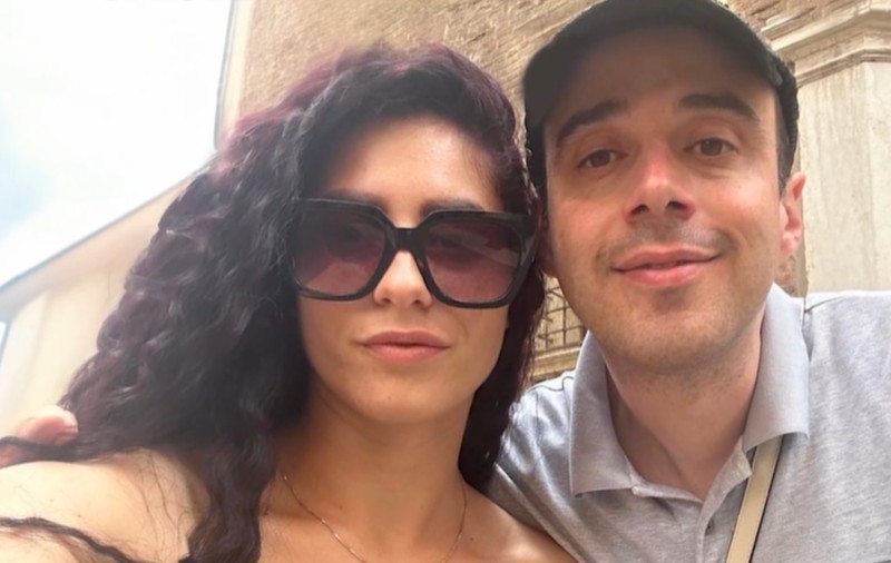 O româncă l-a convins pe iubitul italian să-și vândă casa, i-a luat toți banii, l-a părăsit și și-a deschis magazine de haine în Focșani