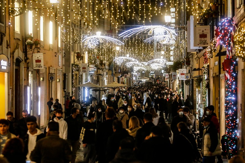 Italia a interzis toate evenimentele de Revelion, pe fondul creșterii cazurilor de COVID | Foto: EPA