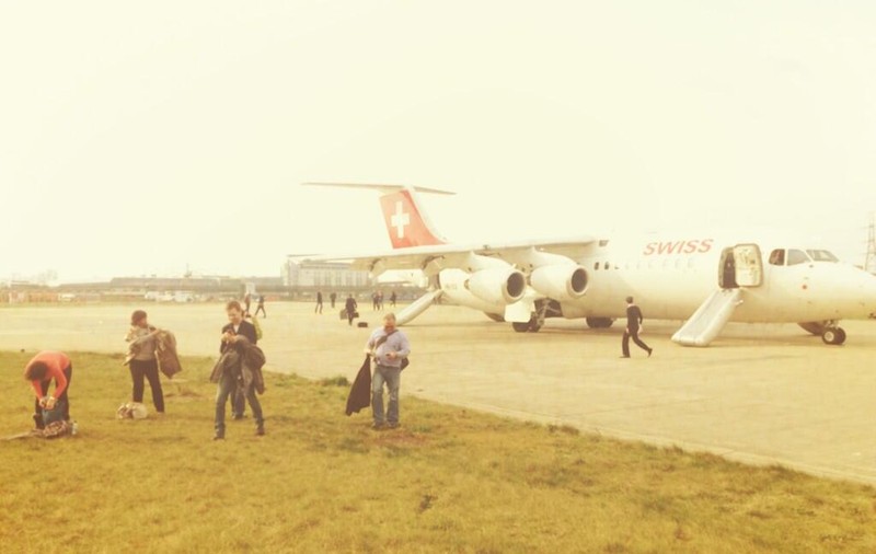 Panică pe aeroportul City din Londra! Motorul unui avion a explodat înainte de decolare 