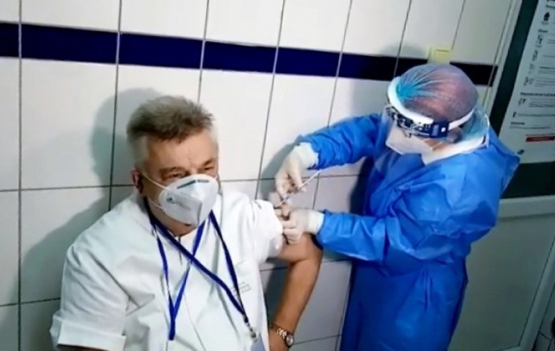 VIDEO | Medicul Sorin Rugină, prima persoană vaccinată din Constanța: „Nu am avut nicio reacţie, decât bucuria că am fost vaccinat”