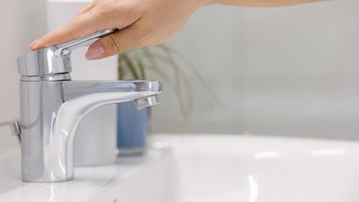 2.269 de blocuri din București nu au apă caldă sau este sub parametri, din cauza incendiului de la CET Vest