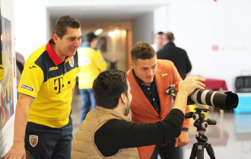 Avem fotbaliști model, dar vedem Mondialul la TV. Tricolorii au făcut o ședință foto în cantonamentul de la Mogoșoaia