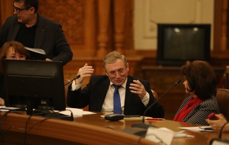 Scandal în Parlament. Augustin Lazăr spune că Ministerul Public nu îşi poate îndeplini obiectivele, cu bugetul stabilit de Guvern