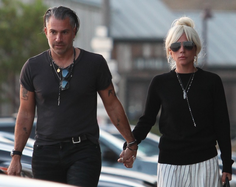 FOTO | Lady Gaga s-a despărţit de logodnicul ei, Christian Carino