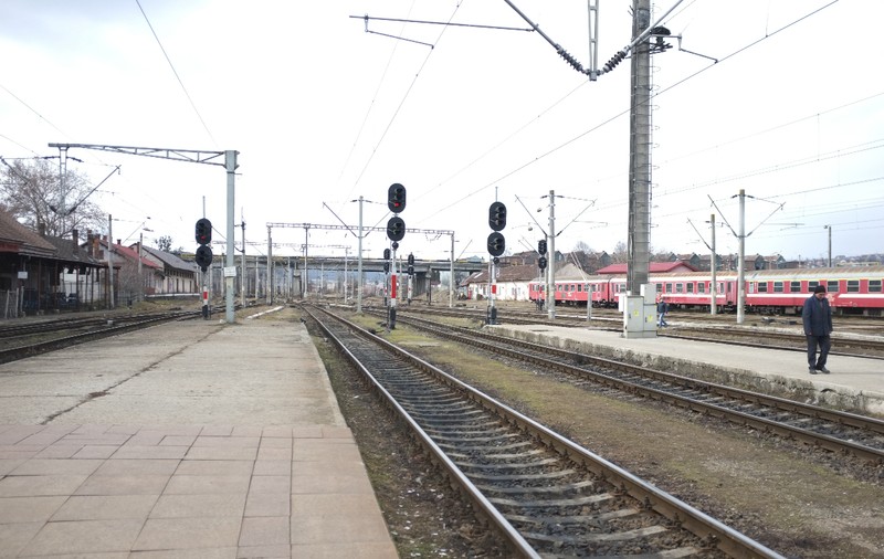 Lucrările la calea ferată Cluj–Oradea–Episcopia Bihor, marcate de diferențe majore între loturi și întârzieri semnificative