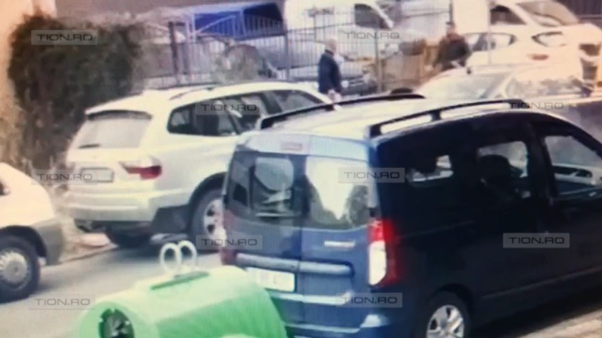 Un bărbat a fost amenințat cu cuțitul de un șofer căruia i-a atras atenția că i-a lovit mașina