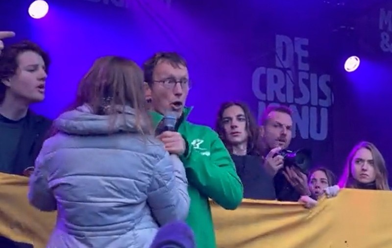 Un bărbat i-a luat microfonul Gretei Thunberg şi a criticat-o pentru mesajele pro-Palestina, la un miting pentru climă