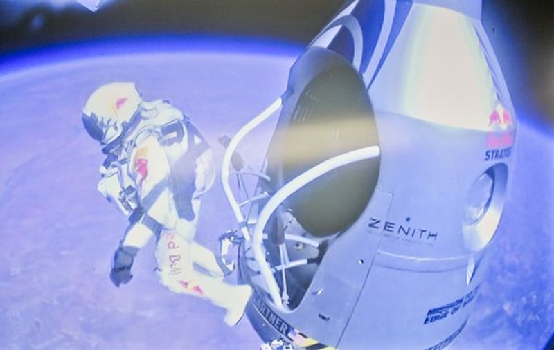 Cel mai bun FILM cu SALTUL din STRATOSFERĂ al lui Felix Baumgartner. CLIPE DE COŞMAR: E incredibil cum a rămas conştient VIDEO