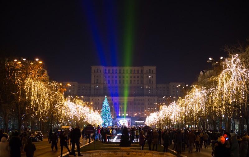 Se aprind luminițele de Paște, în Capitală. Ce bulevarde au fost împodobite de sărbătoare