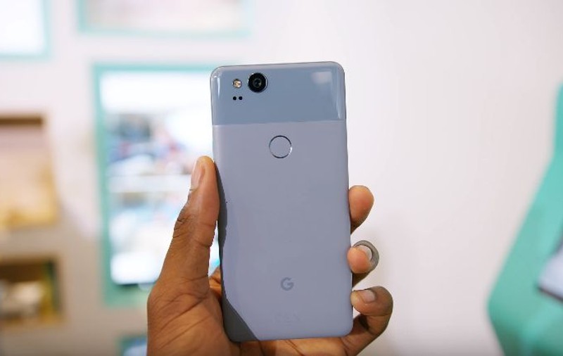 VIDEO / Google atacă iPhone 8 și Amazon Echo cu Pixel 2 și o infuzie de inteligență artificială, noi gadgeturi și accesorii. Cum arată laptopul Google Pixelbook