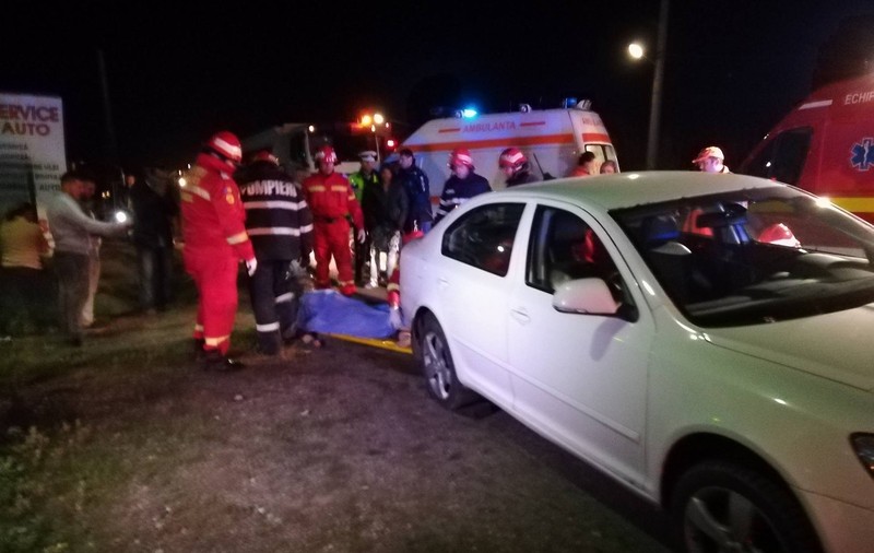 A murit cu capul strivit sub o mașină. Este sfârșitul înfiorător al unei femei din Vrancea care se întorcea cu vaca de la păscut