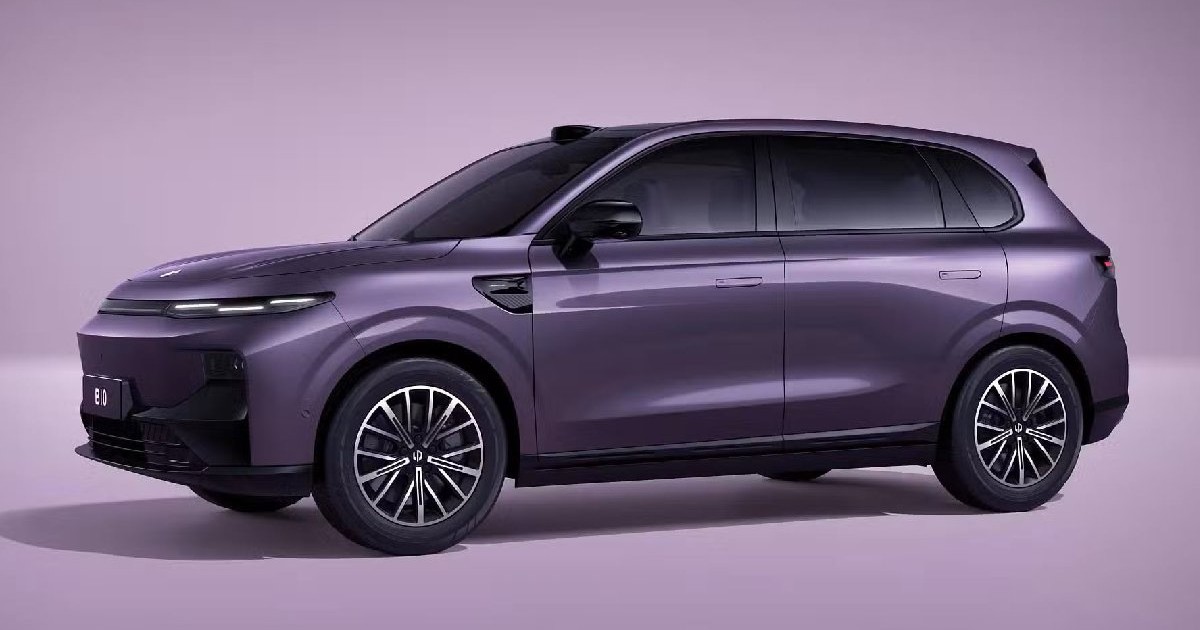 Masina albastra suv marca leapmotor