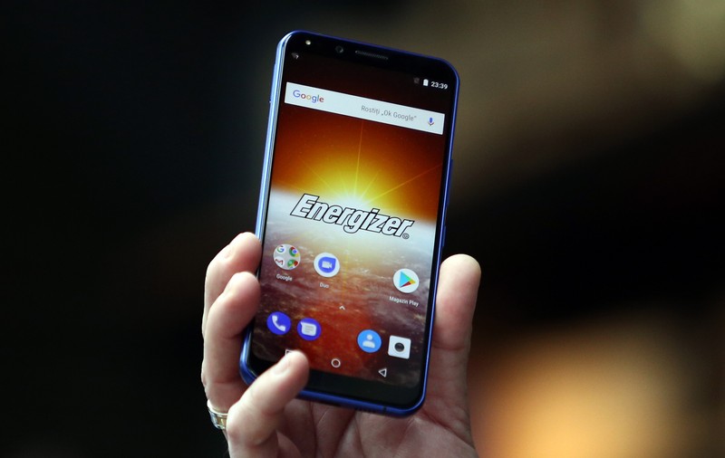 Noile telefoane Energizer ajung în România. Revin telefoanele cu clapetă, cele rezistente la șoc și supersmart