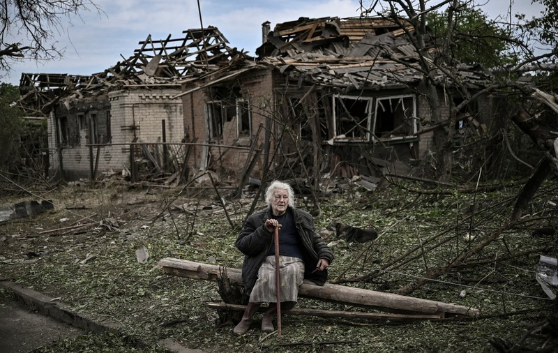 „De ce m-a pedepsit Dumnezeu să mă nasc aici?”. Cum arată viața în Donbas, prima linie a frontului din Ucraina