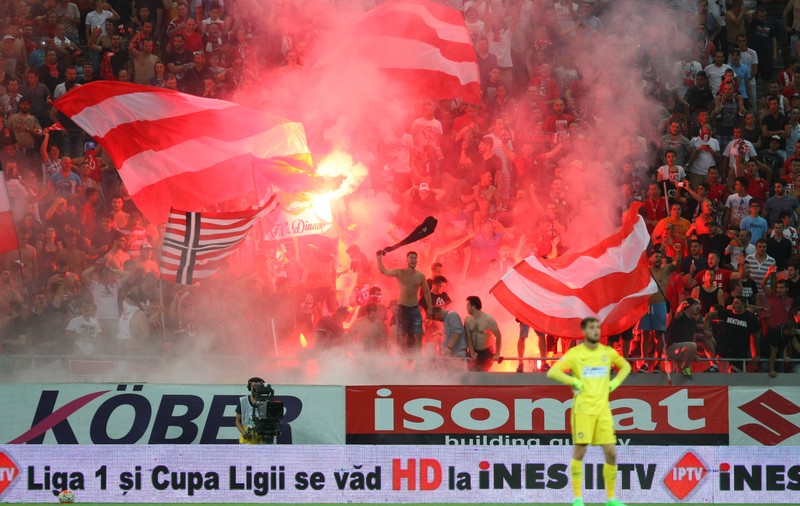 Amenzi de 2.000 de lei şi trei suporteri interzişi pe stadioane, după Steaua - Dinamo