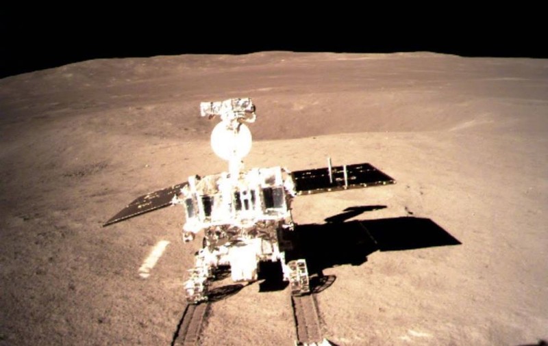Nava robotizată lansată de China a lăsat prima "amprentă" pe fața nevăzută a Lunii
