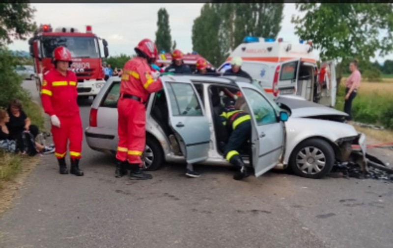 7 răniţi, între care cinci adolescenți, după un grav accident rutier, în Hunedoara. A fost activat planul roşu de intervenţie